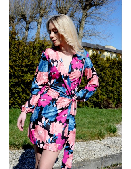 elegancka dress with motywem kwiatów Kolenia...