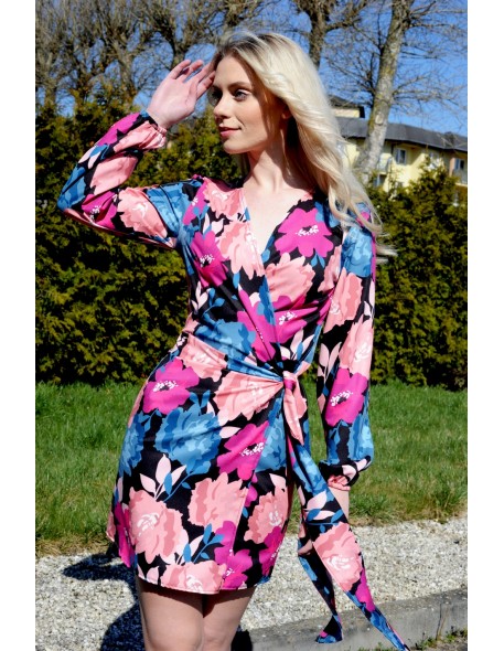 elegancka dress with motywem kwiatów Kolenia...